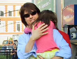 Tom cruise suri july12.jpg