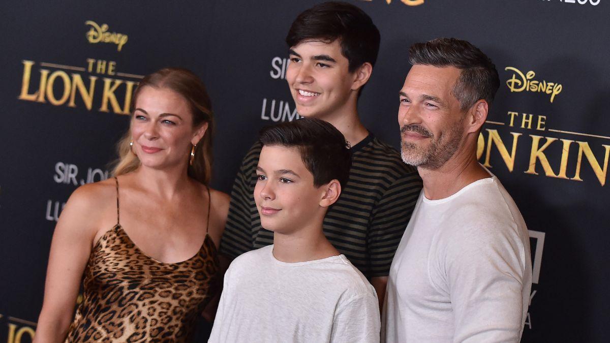 Photo of LeAnn Rimes, Mason Cibrian, Jake Cibrian and Eddie Cibrian