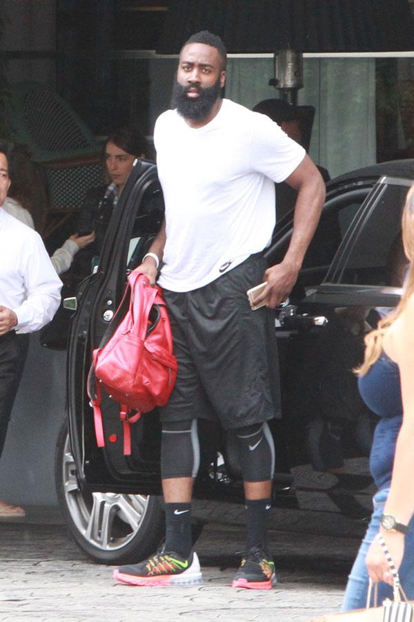 Khloe kardashian james harden dating2