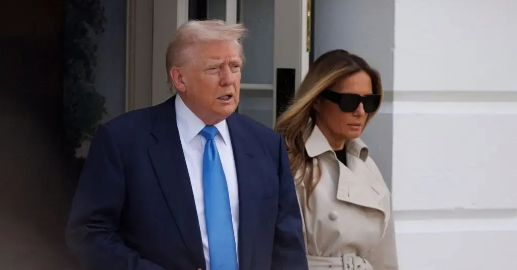 donald trump mocked holding wife melania hand just her thumb