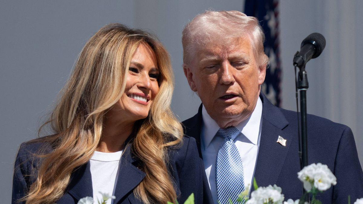 Image of He repeated his 'two stars in one family' joke while referencing Melania Trump.