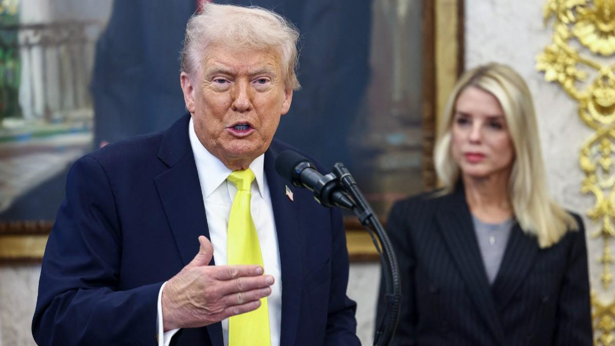 image of Donald Trump fired Pam Bondi. 