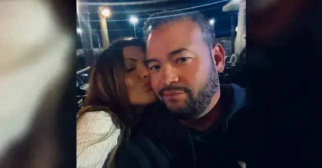 Photo of Stephanie Lebo kissing Jon Gosselin.