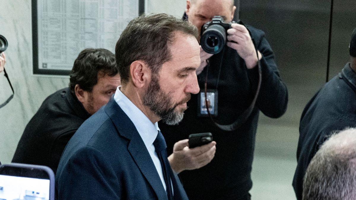 image of Smith resigned shortly before the inauguration.