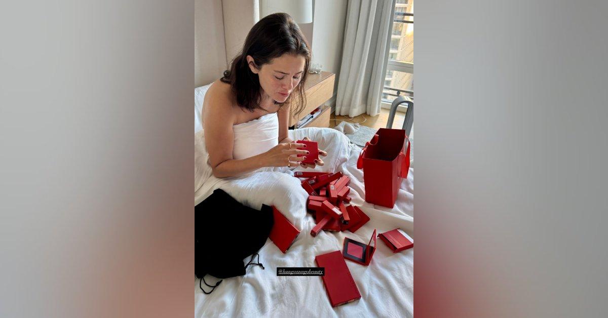 Photo of the star appeared to be makeup-free in the candid shot.