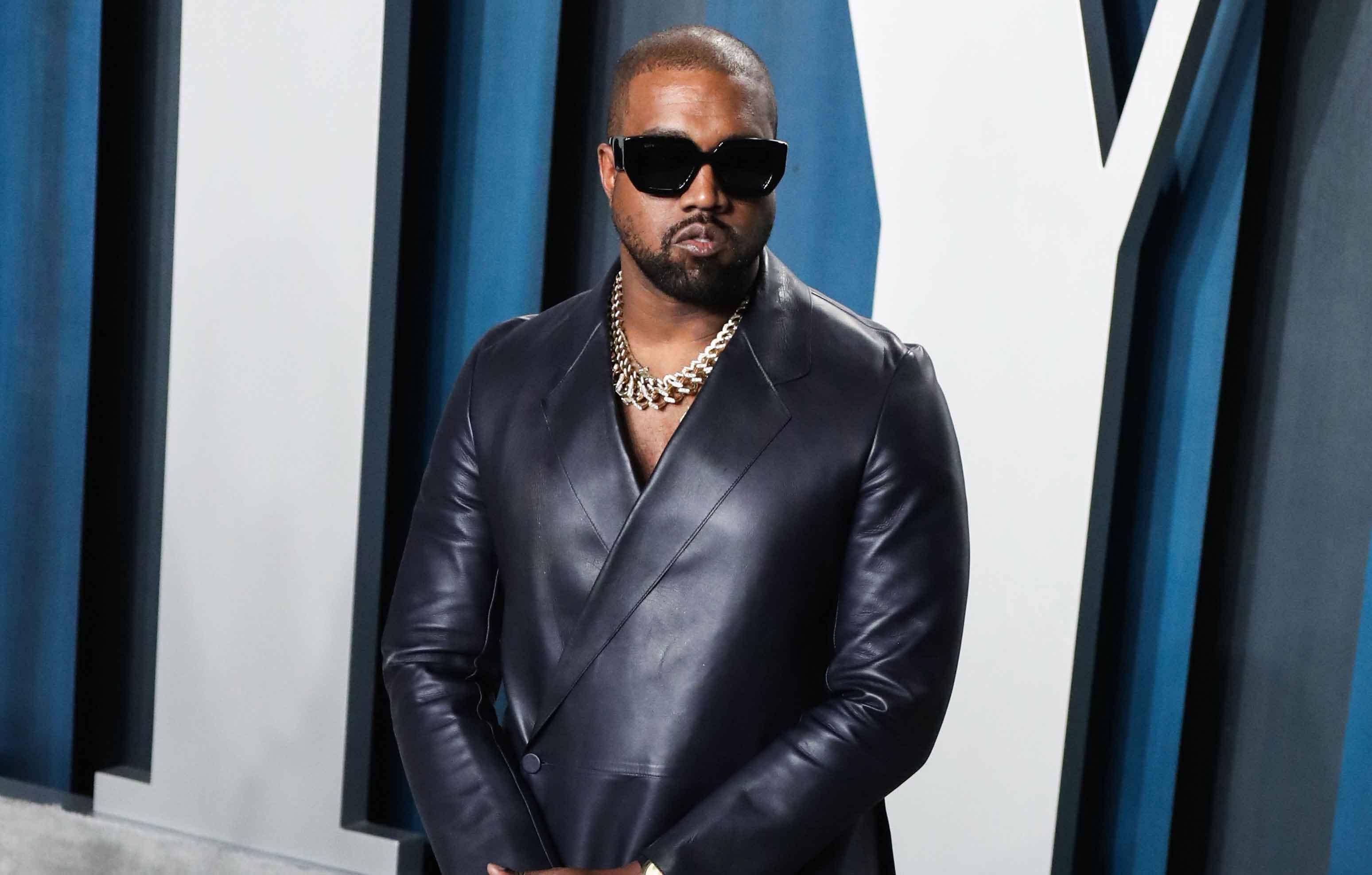 kanye west changes instagram profile picture to kris jenner