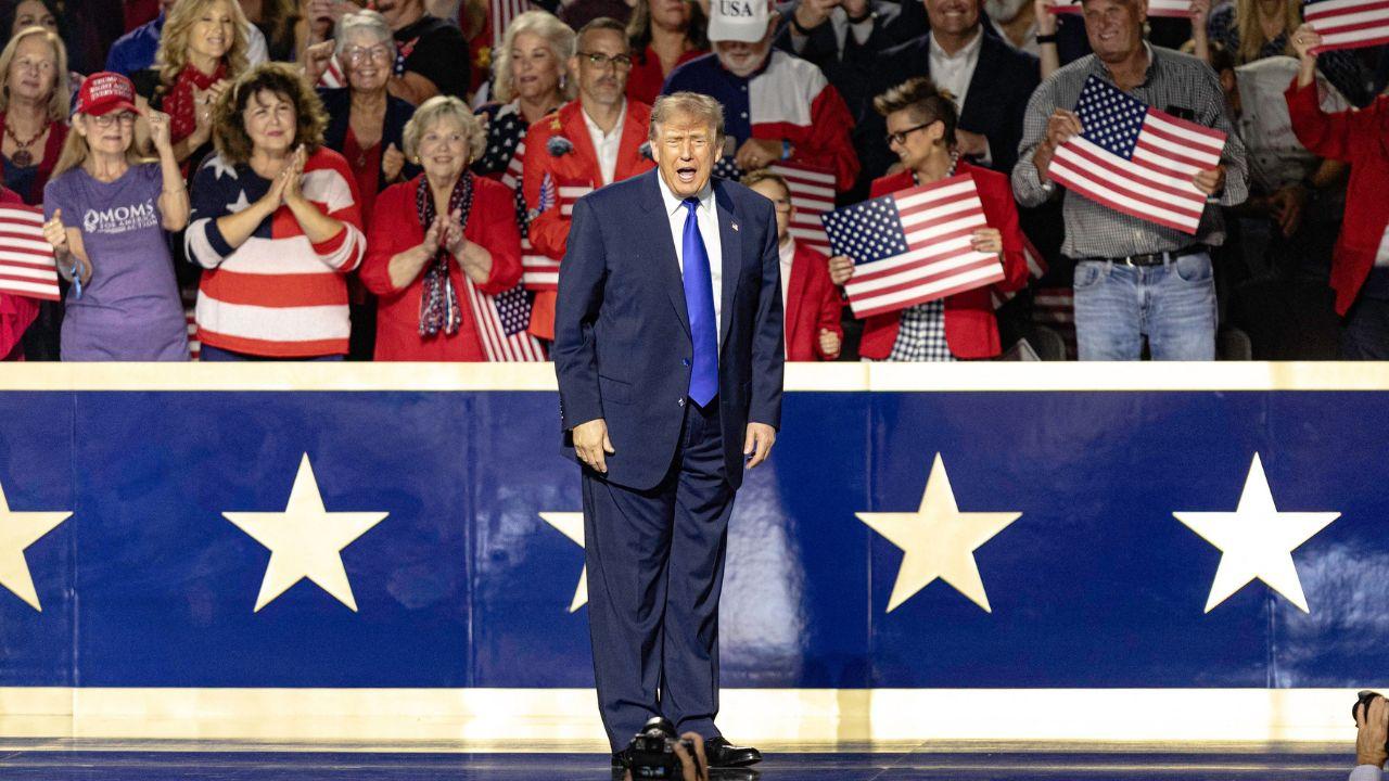 Photo of Trump proposed a wild $1.35 trillion plan to pay Americans if Republicans win the midterms. 