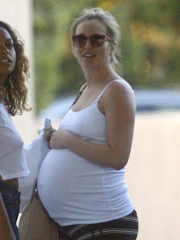 Leighton meester baby bump pregnant 01