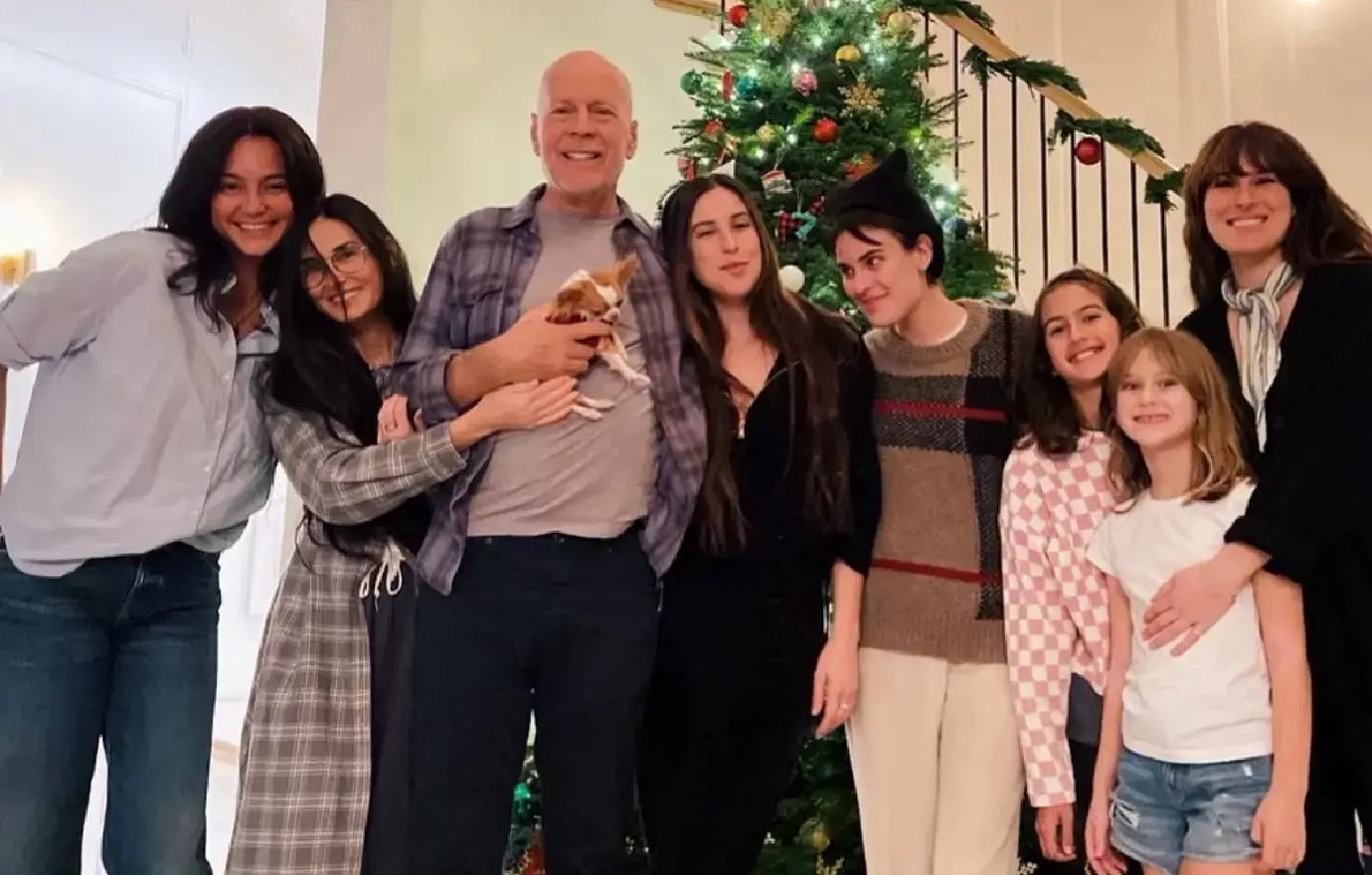 bruce willis family wants spend as much quality time dementia battle buuski ig