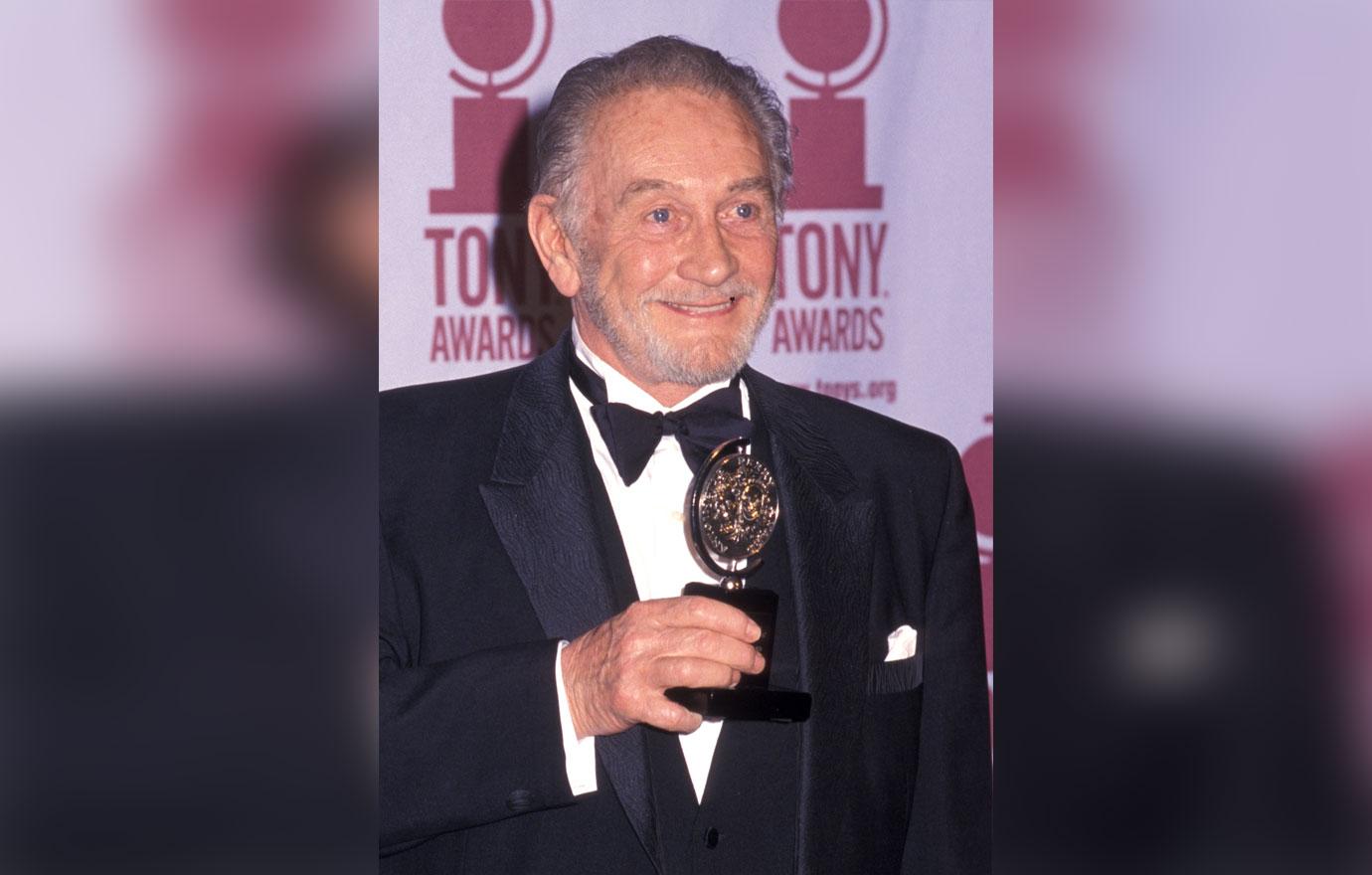 game thrones actor narrator roy dotrice dead 02