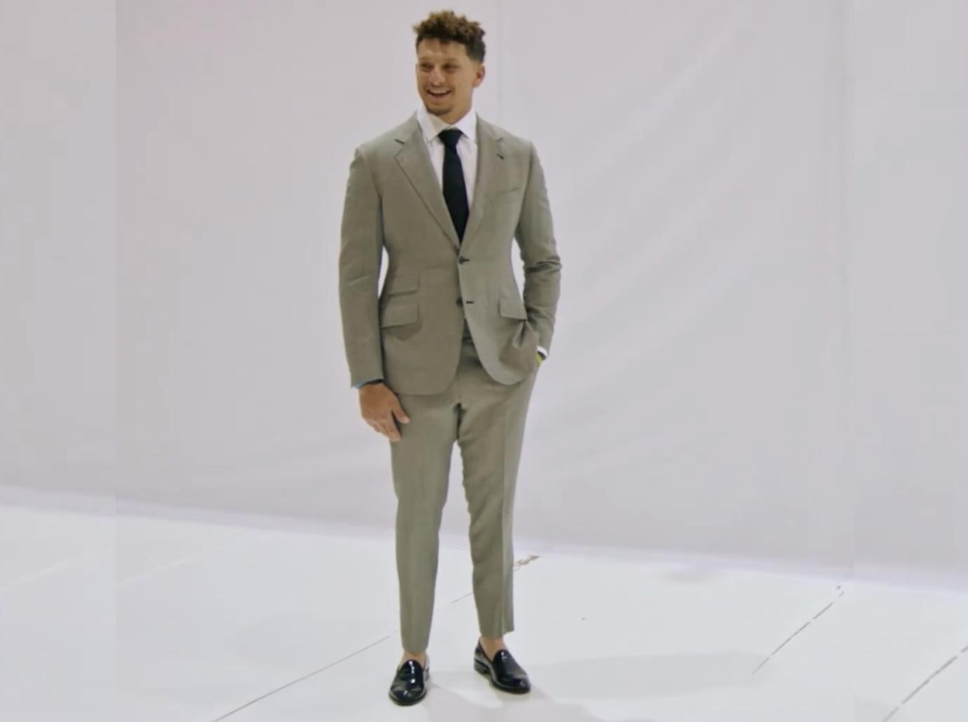 patrick mahomes crocs chiefs playoff photoshoot brittany trolls