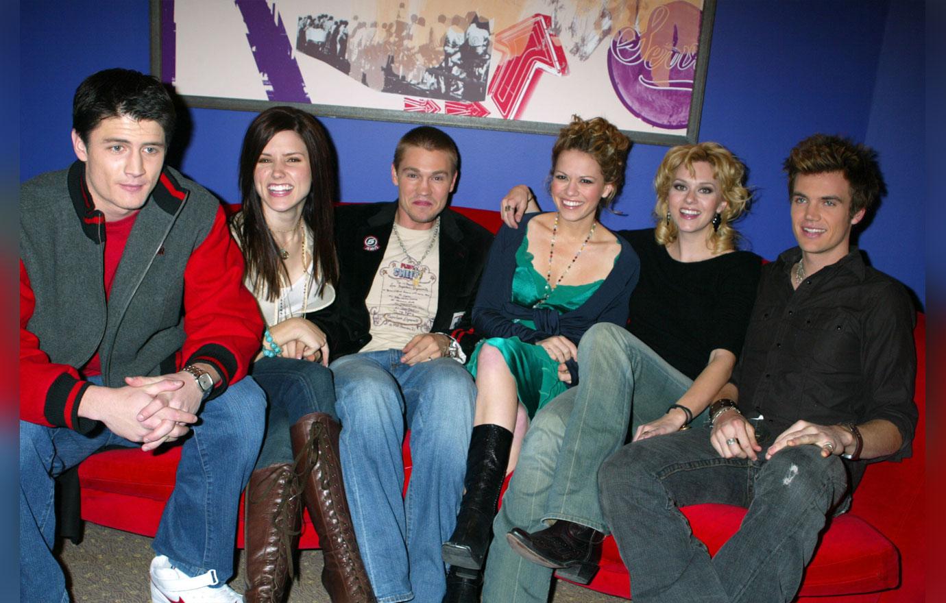 The Cast of &#8220;One Tree Hill&#8221; Takes Over MTV&#8217;s &#8220;TRL&#8221; &#8211; January 25, 2005