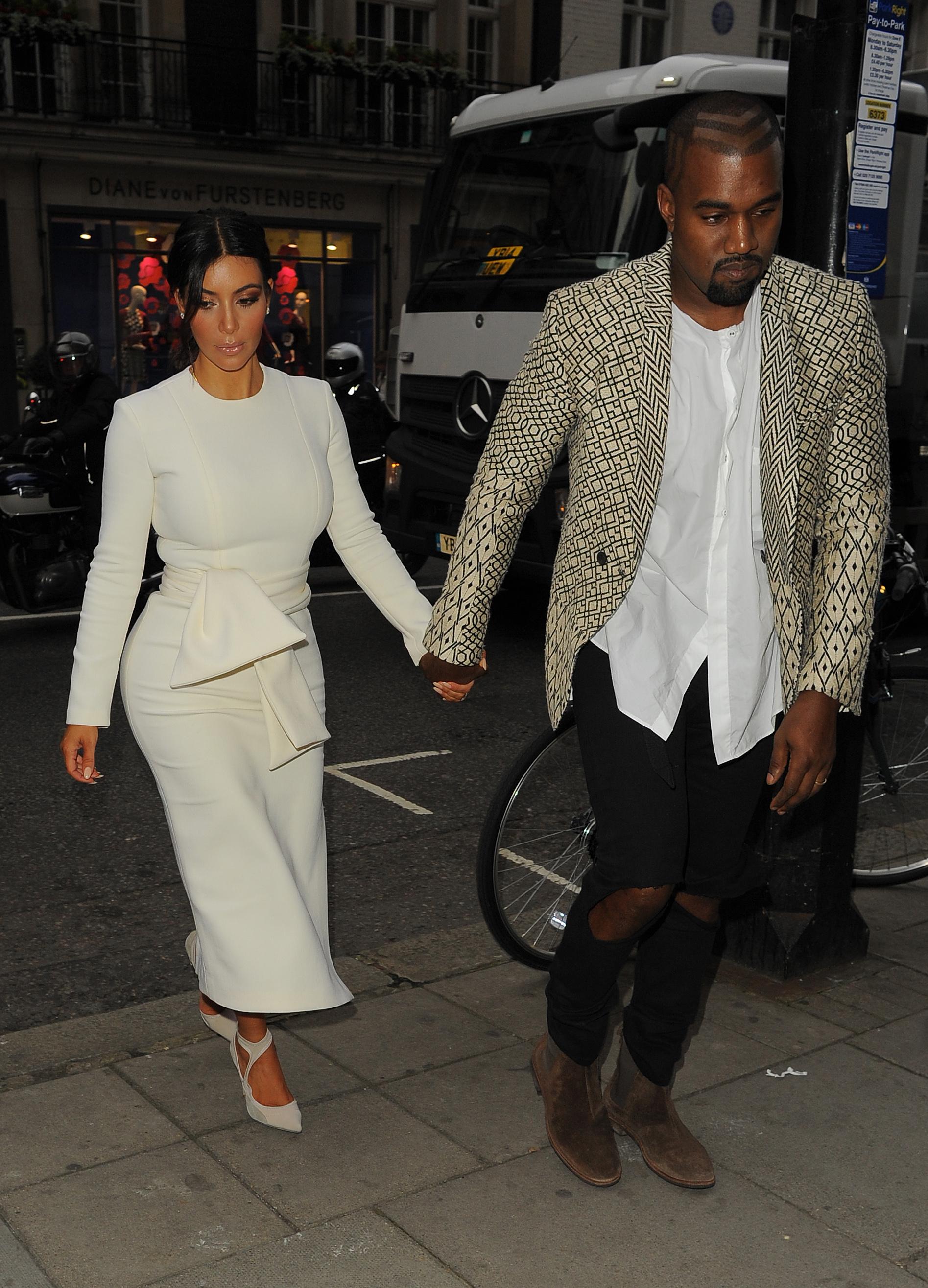 Kim Kardashian and Kanye West dine at Hakkasan