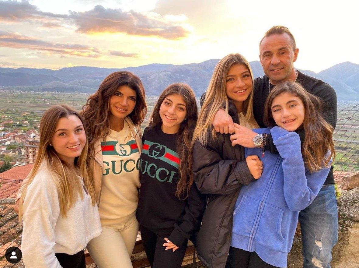 Teresa And Joe Giudice With Daughters In Italy