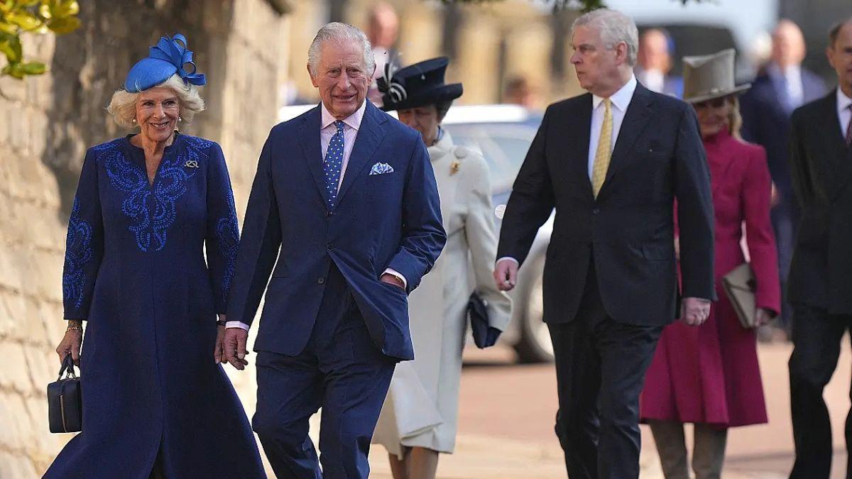 image of royal family