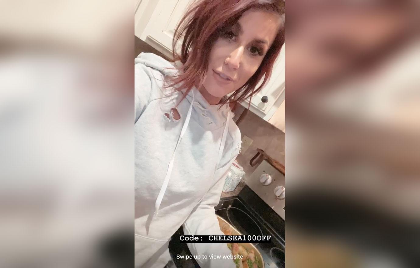 chelsea-houska-instagram-husband-cole-deboer-date-night-cooking-together-photos