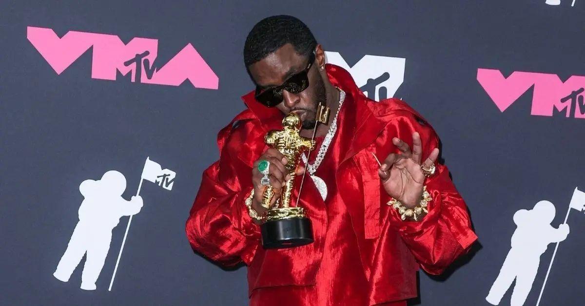 Photo of Sean 'Diddy' Combs was woken up with a knife to his throat.