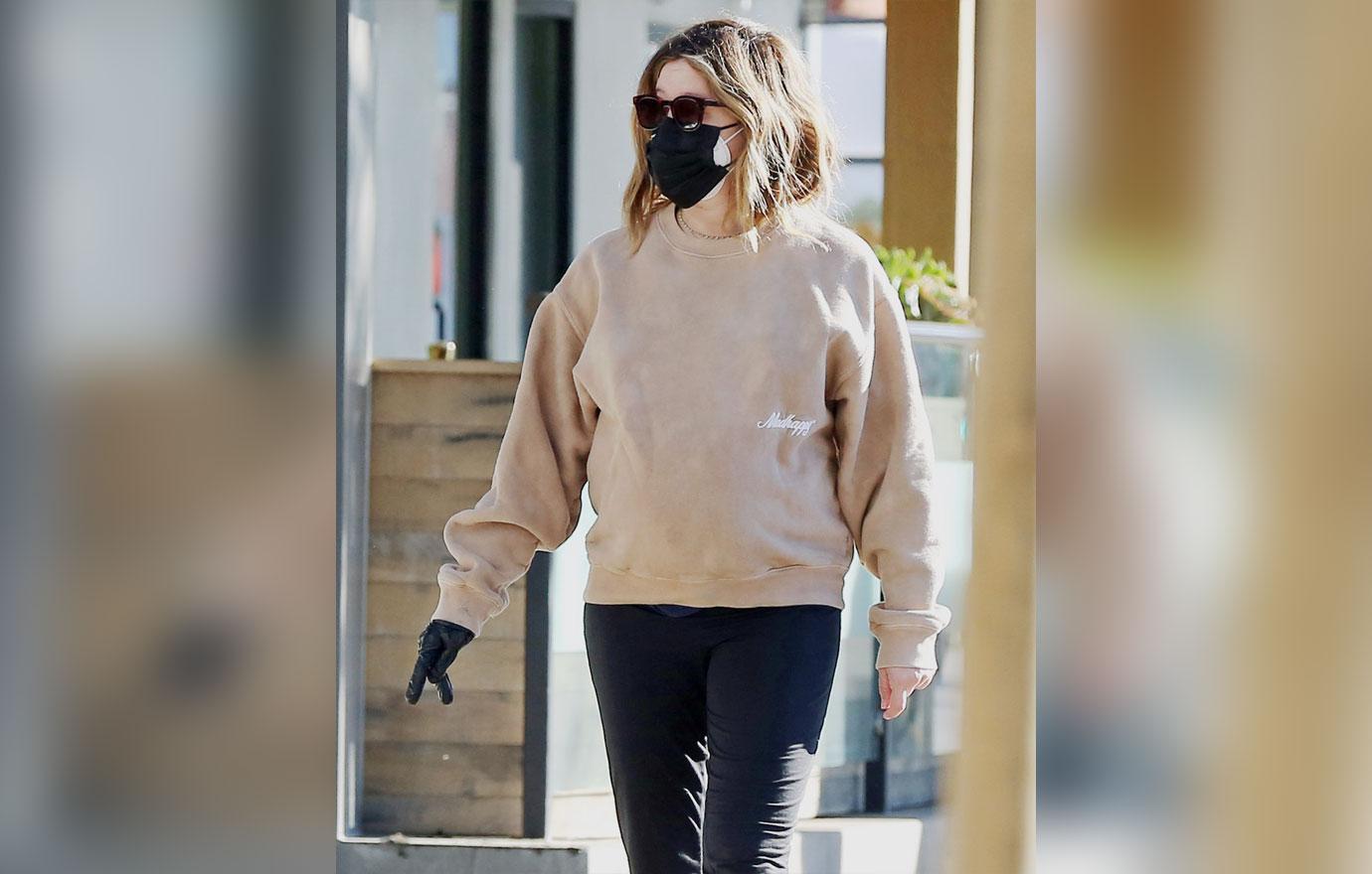 pregnant ashley tisdale keeps it safe grabbing lunch coffee