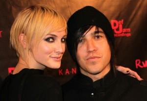 2011__03__Ashlee_Simpson_Pete_Wentz_March14newsne1 300×206.jpg
