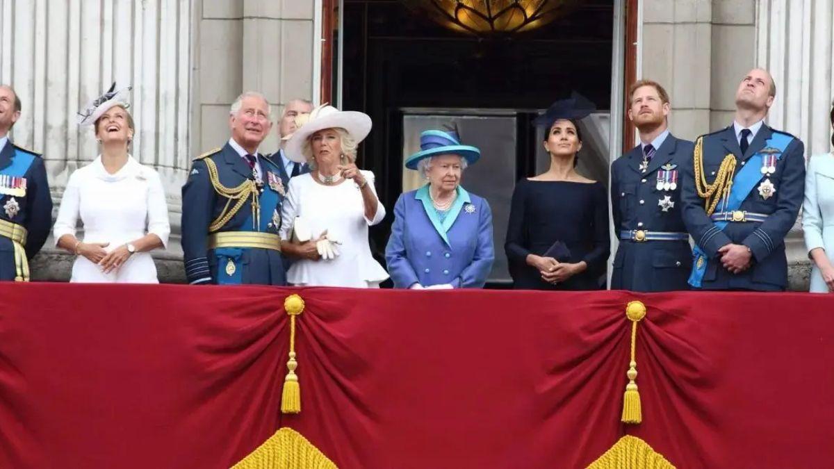 image of royal family 