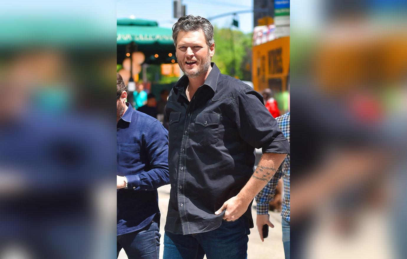 Blake Shelton grabs a bite at The Redeye Grill