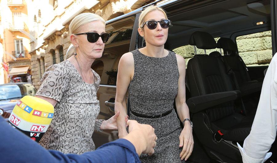 Kelly Rutherford Smiles While Arriving At Monaco Court As She Continues