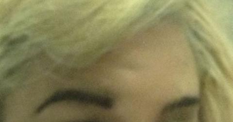 Amanda bynes thrown out hotel receptionist cry 2