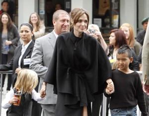 2011__05__Angelina_Jolie_May23news 300&#215;234.jpg