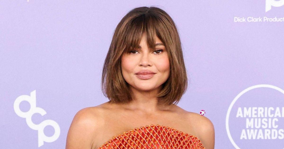 chrissy teigen defends her new photo after backlash