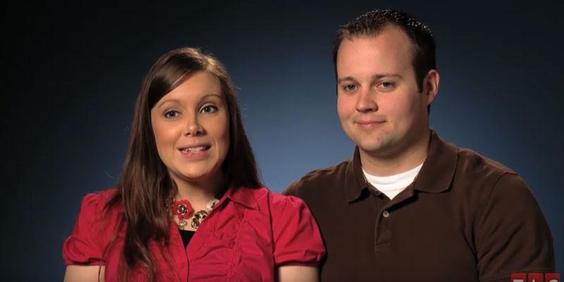 Anna duggar pregnant baby breastfeeding pic pp