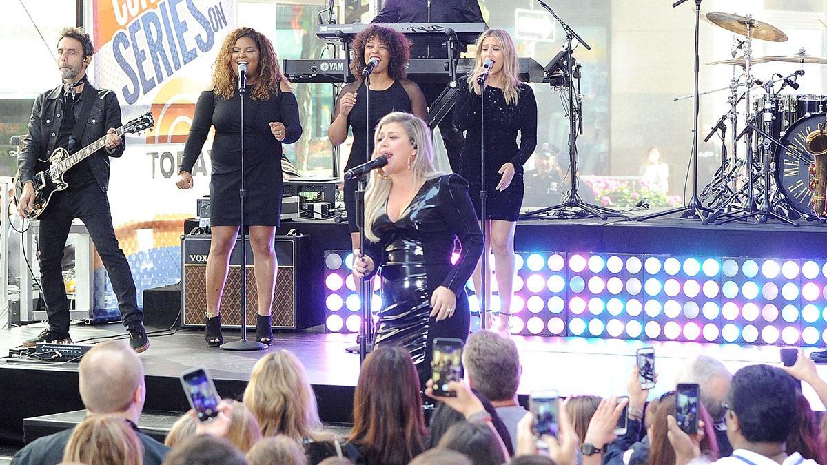 Image of Kelly Clarkson shared she did not know what was wrong with her.