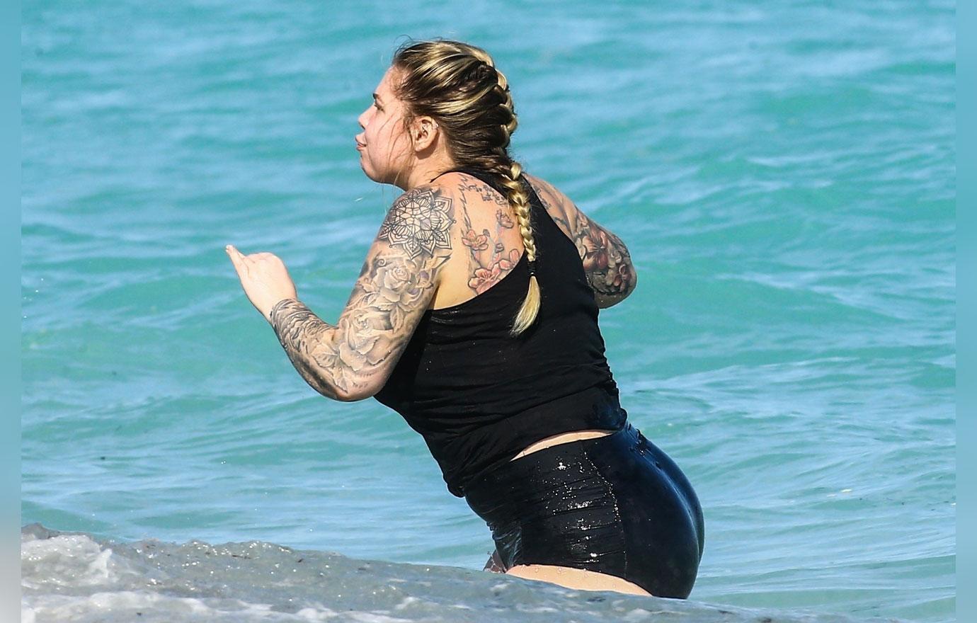 *EXCLUSIVE* Kailyn Lowry hits the beach with Baby Lux in Miami