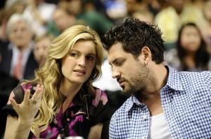 2010__05__Erin_Andrews_Maksim_Chmerkovskiy_May25newsne 300×199.jpg