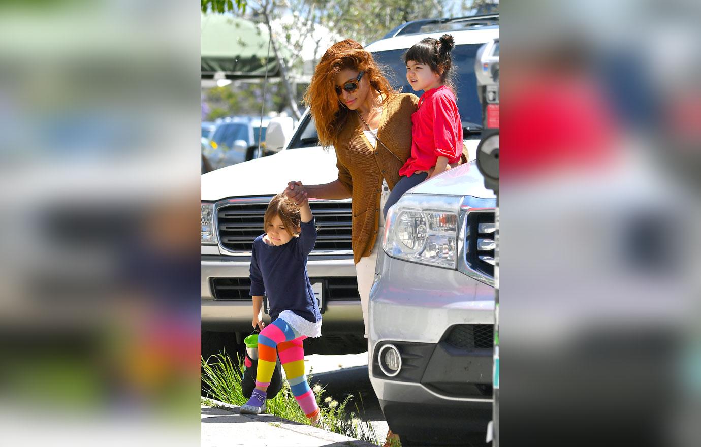 Eva-Mendes-Daughters-Lunch