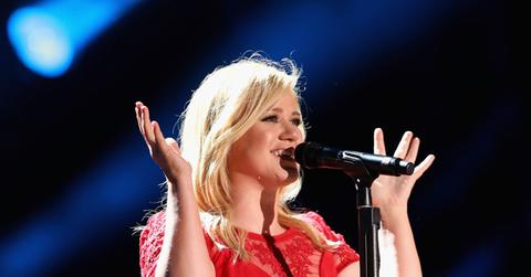 Super Bowl Performances Kelly Clarkson