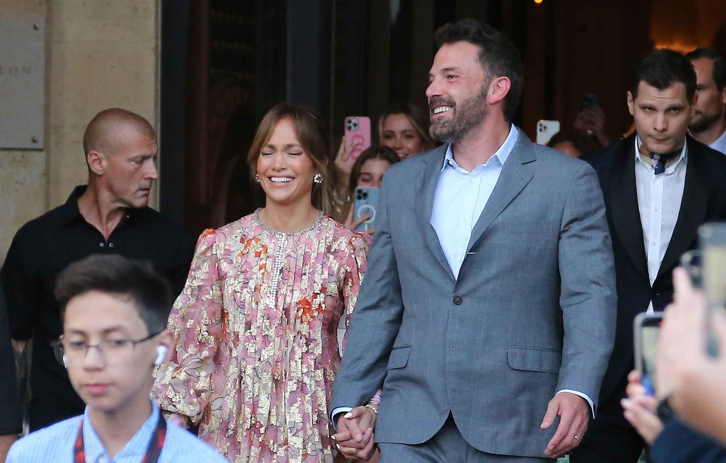 newlyweds ben affleck jennifer lopez cozy up together on boat ride during second honeymoon