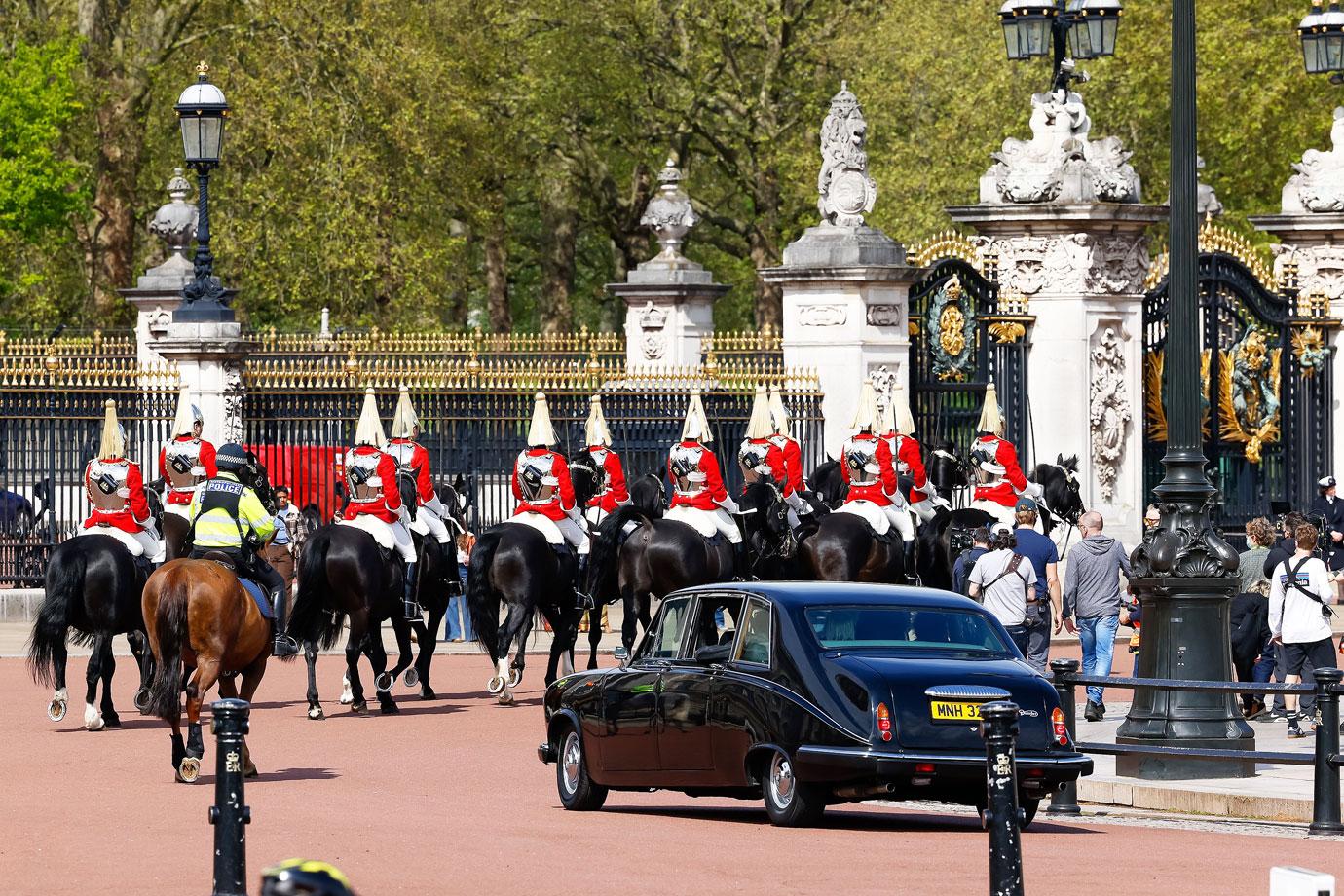 the cast of the new sex pistols film outside buckingham palace ok