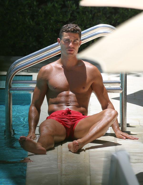 cristiano ronaldo shirtless mystery woman pics