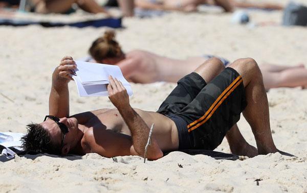 Scott eastwood shirtless beach photos 07