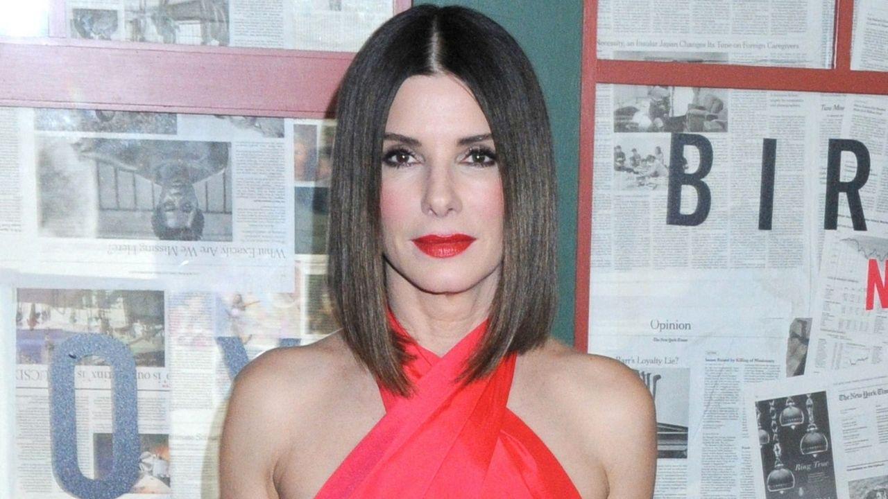 Image of Sandra Bullock recalled Dolly Parton’s down-to-earth side.