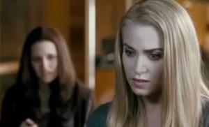 2010__05__Nikki_Reed_Kristen_Stewart_May24newsne 300×182.jpg