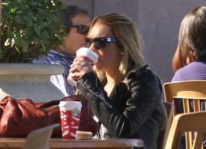 2010__11__FP_6153980_Lohan_Lindsay_FP4_prt2_112610 300×218.jpg