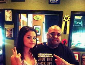 Selena gomez heart tattoo feb23nea.jpg