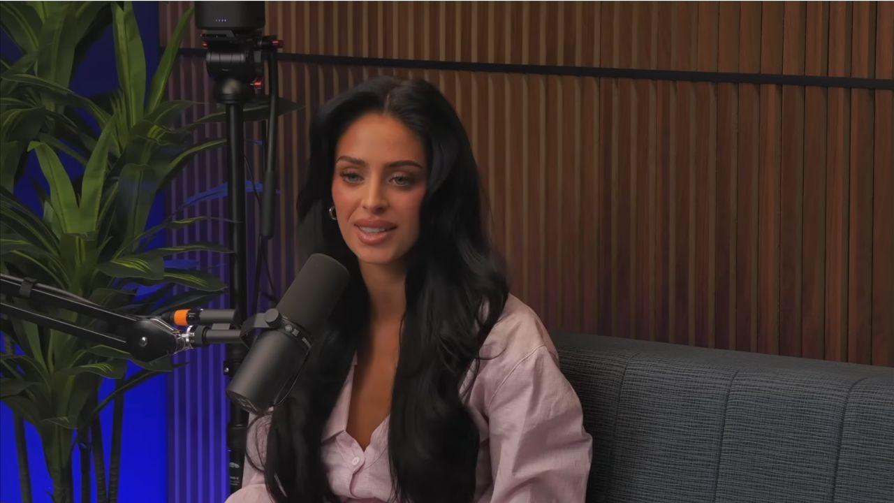 image of Howie Mandel’s daughter, Jackelyn Shultz, said she feels uncomfortable when her father makes sexual jokes during their podcast.