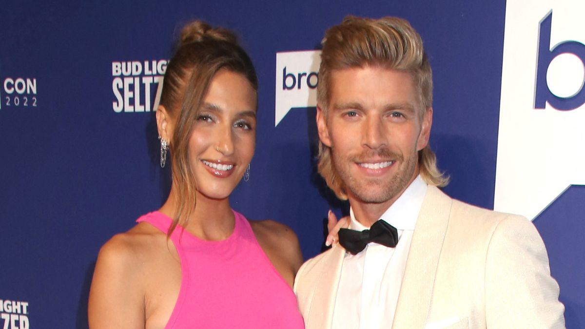 summer house stars kyle cooke amanda batula split clues explored