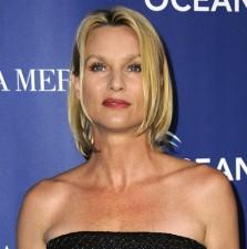 2010__04__nicollette_sheridan_april6mb 223×225.jpg