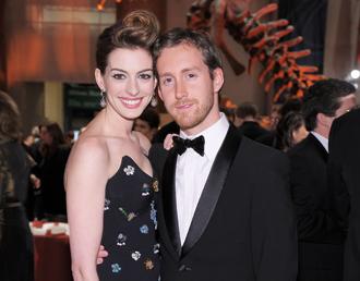 Anne hathaway adam shulman nov28nea.jpg