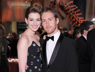 Anne hathaway adam shulman nov28nea.jpg