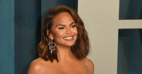 chrissy teigen bare baby bump