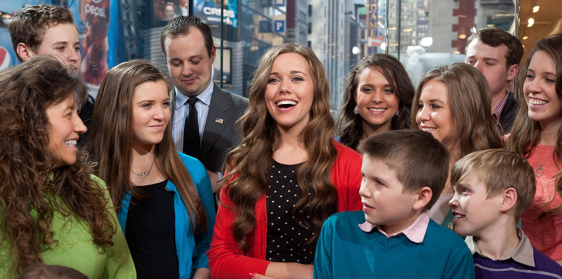 Duggar family member file divorce anna duggar sister